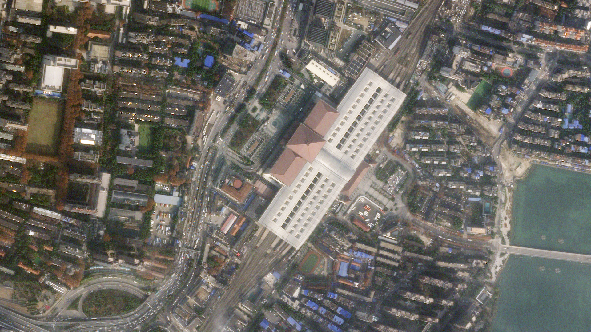 武漢研究所の隠蔽工作The Wuhan Cover-Up 上下セット MIT Tech Review: 衛星写真で見る、武漢の現在——都市活動がほぼ停止